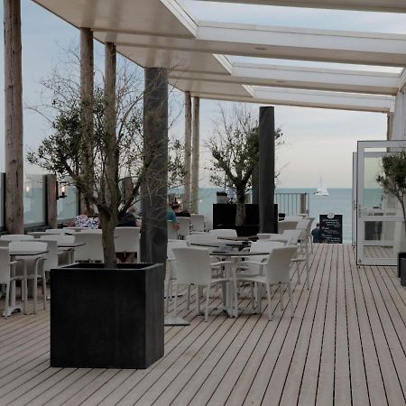 Beautiful And Spacious Villa With A Panoramic View Near The Beach Of Cadzand Bagian luar foto