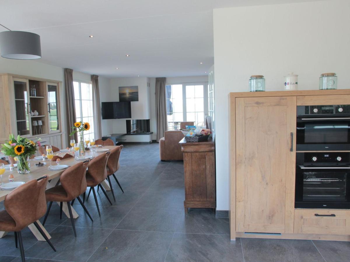 Beautiful And Spacious Villa With A Panoramic View Near The Beach Of Cadzand Bagian luar foto