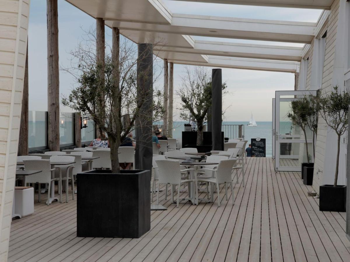 Beautiful And Spacious Villa With A Panoramic View Near The Beach Of Cadzand Bagian luar foto