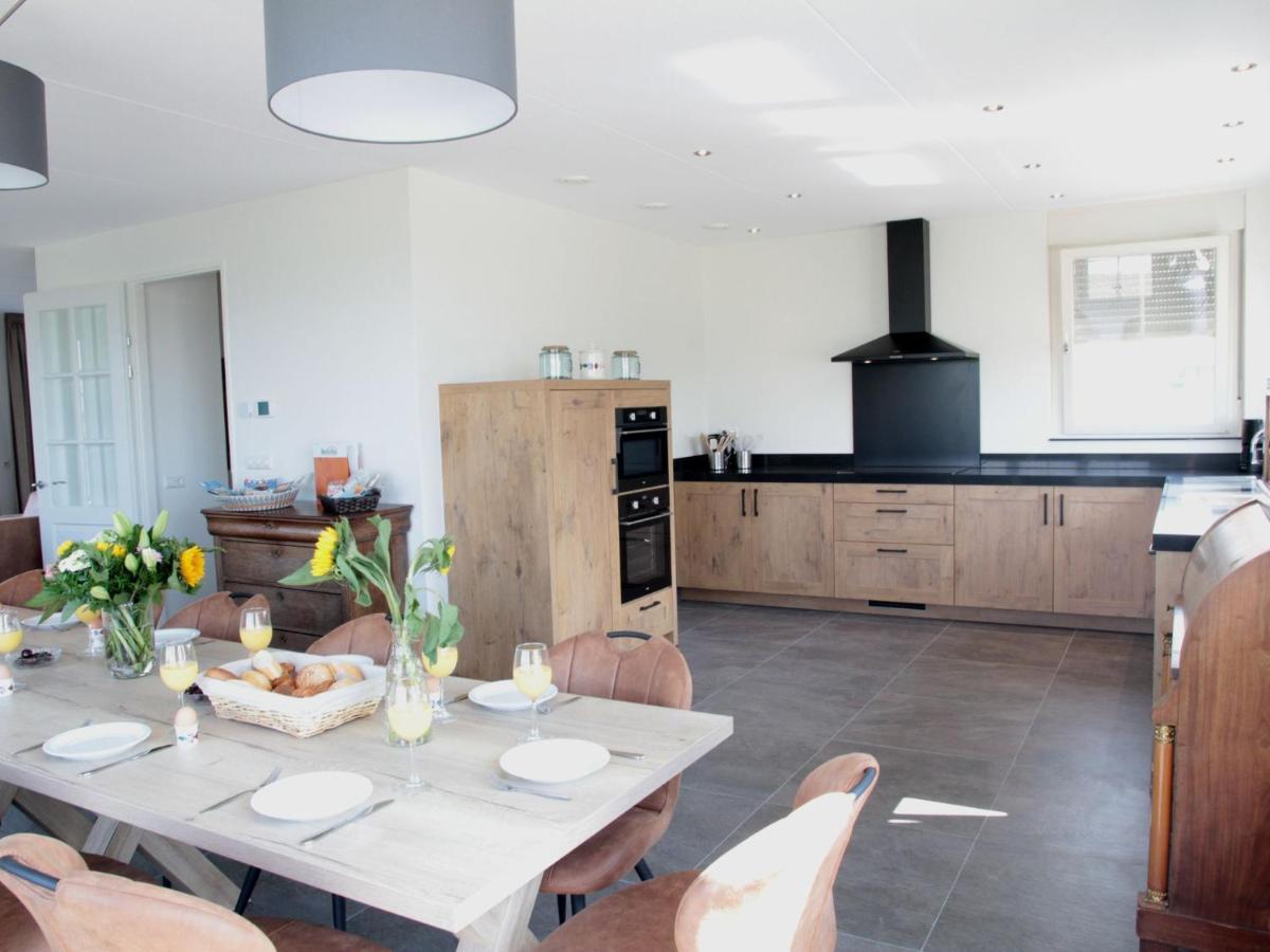 Beautiful And Spacious Villa With A Panoramic View Near The Beach Of Cadzand Bagian luar foto
